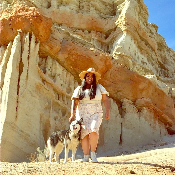 Meet your Posher, Cynthia - Picture 1 of 1